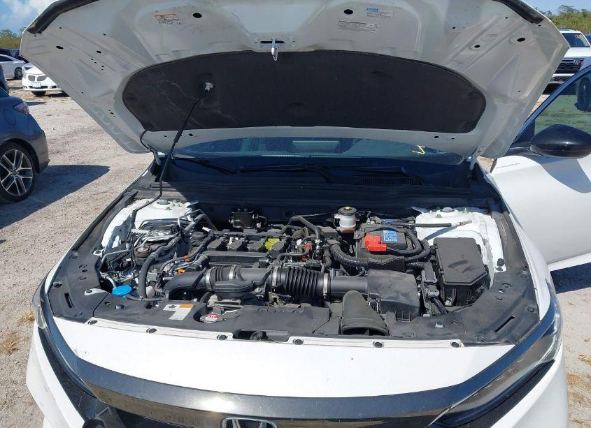 Photo 6 of 2022 Honda Accord SPORT (VIN 1HGCV1F3XNA103824)