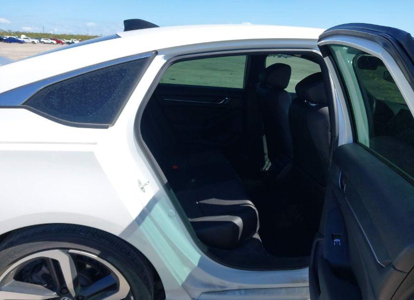 Photo 8 of 2022 Honda Accord SPORT (VIN 1HGCV1F3XNA103824)