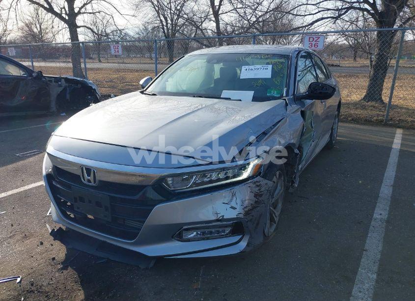 Photo 2 of 2018 Honda Accord EX (VIN 1HGCV1F40JA084106)