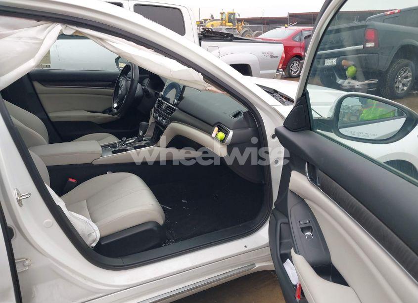 Photo 5 of 2018 Honda Accord EX (VIN 1HGCV1F41JA100104)