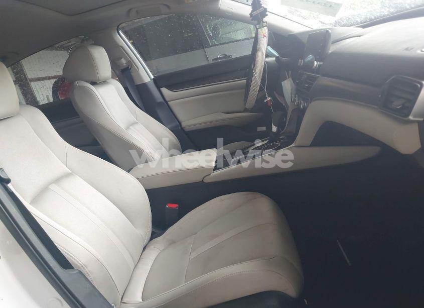 Photo 5 of 2018 Honda Accord EX (VIN 1HGCV1F41JA162120)