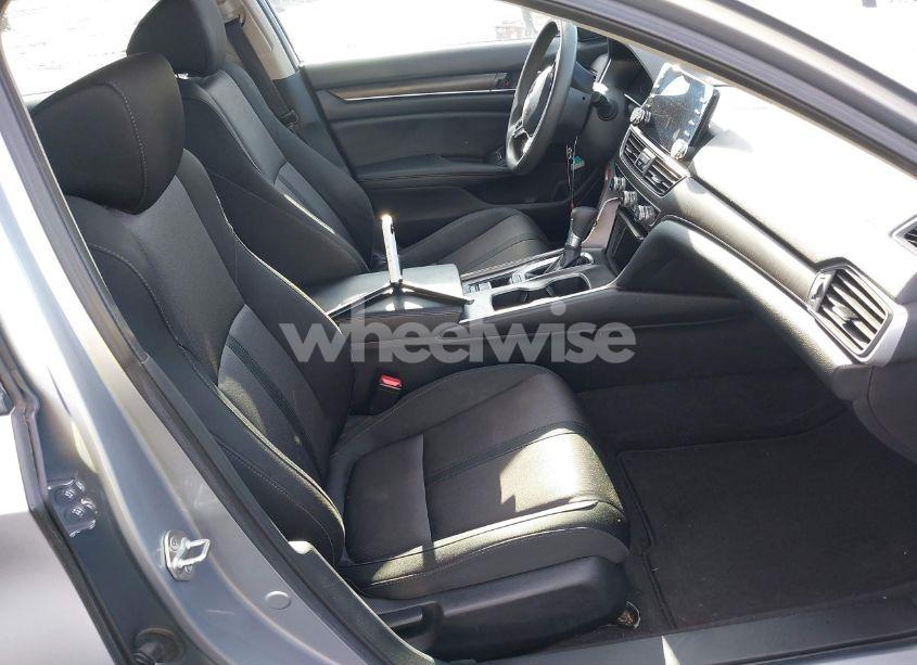 Photo 5 of 2019 Honda Accord EX (VIN 1HGCV1F41KA061886)