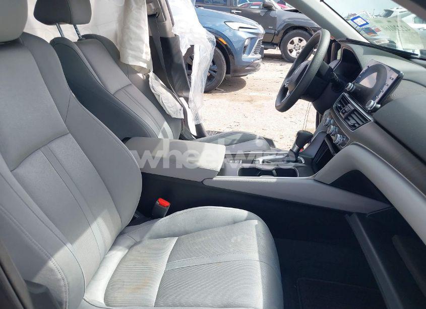 Photo 5 of 2019 Honda Accord EX (VIN 1HGCV1F41KA102601)