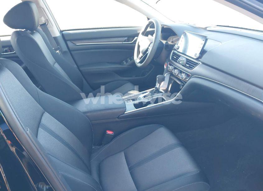 Photo 5 of 2018 Honda Accord EX (VIN 1HGCV1F42JA211048)