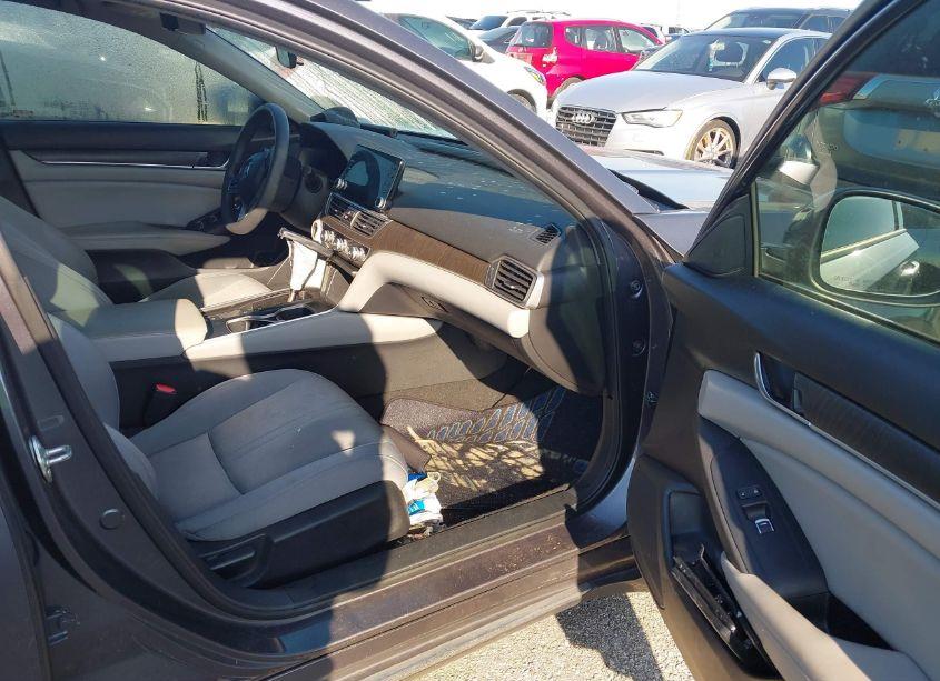 Photo 5 of 2018 Honda Accord EX (VIN 1HGCV1F43JA083922)