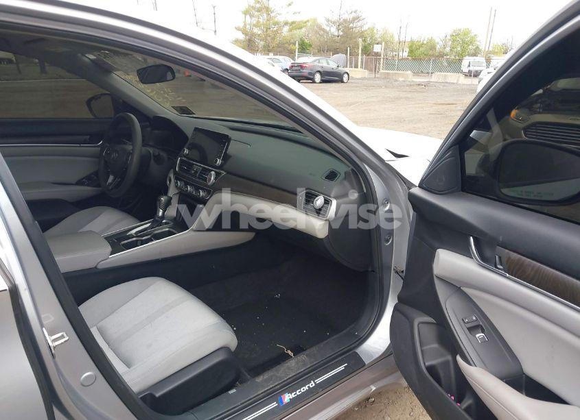 Photo 5 of 2018 Honda Accord EX (VIN 1HGCV1F43JA092944)