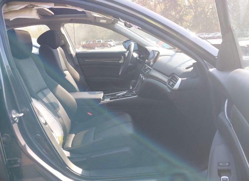 Photo 5 of 2019 Honda Accord EX (VIN 1HGCV1F44KA101877)
