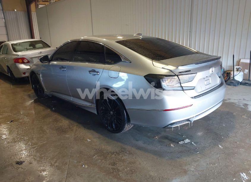 Photo 3 of 2018 Honda Accord EX (VIN 1HGCV1F45JA228104)