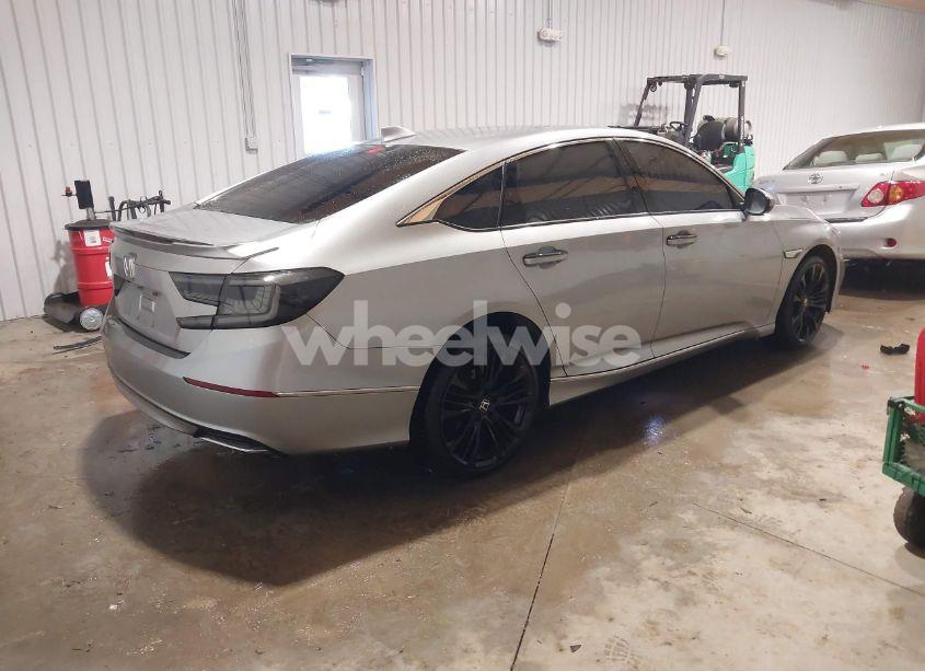 Photo 4 of 2018 Honda Accord EX (VIN 1HGCV1F45JA228104)
