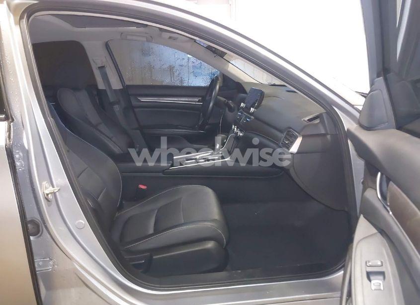 Photo 5 of 2018 Honda Accord EX (VIN 1HGCV1F45JA228104)