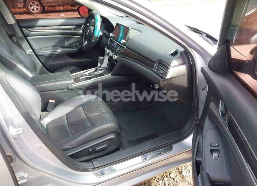 Photo 5 of 2022 Honda Accord SPORT SE (VIN 1HGCV1F45NA009956)