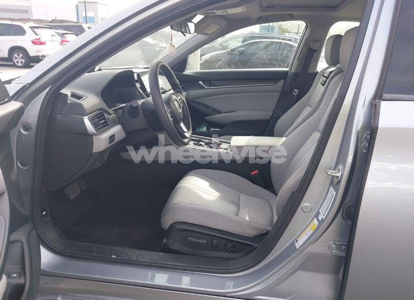 Photo 5 of 2018 Honda Accord EX (VIN 1HGCV1F46JA126911)