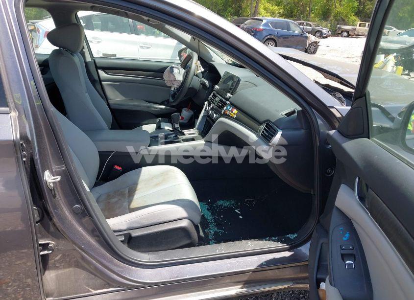 Photo 5 of 2018 Honda Accord EX (VIN 1HGCV1F46JA138928)