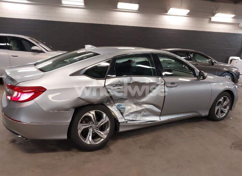 Photo 6 of 2018 Honda Accord EX (VIN 1HGCV1F46JA220710)