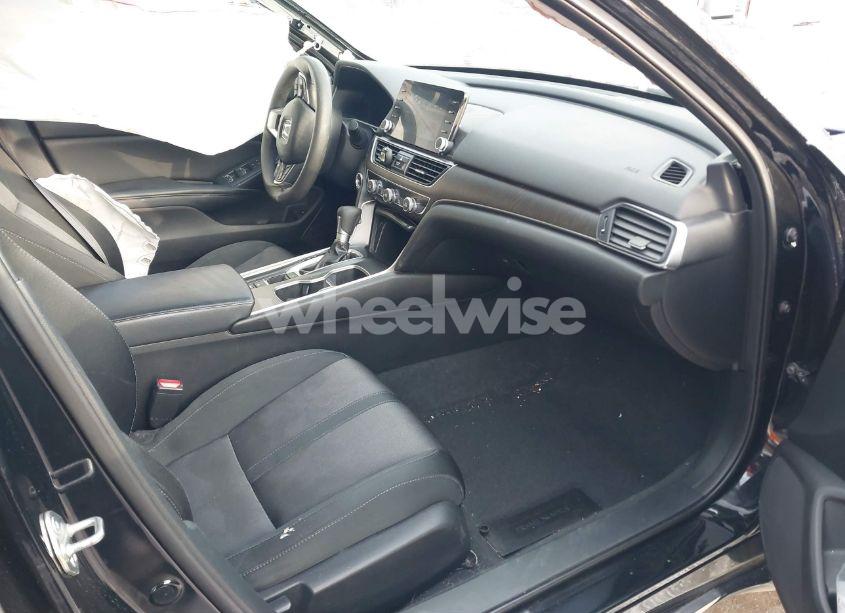 Photo 5 of 2018 Honda Accord EX (VIN 1HGCV1F46JA225521)