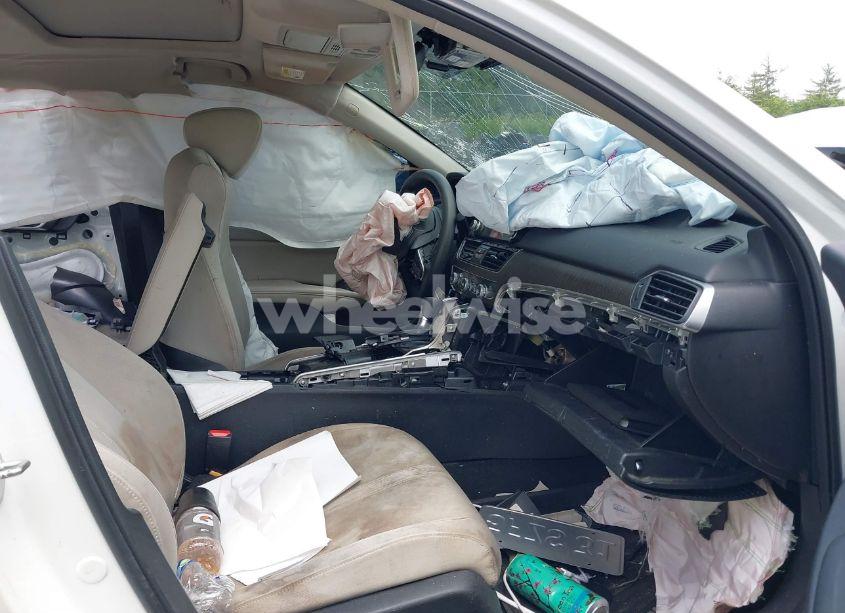 Photo 5 of 2018 Honda Accord EX (VIN 1HGCV1F46JA257496)