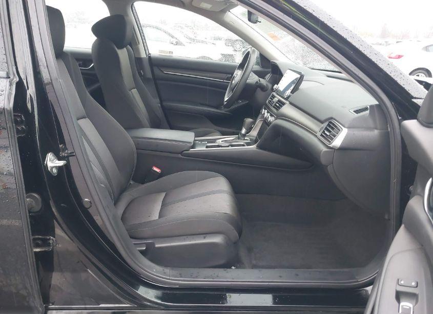 Photo 5 of 2018 Honda Accord EX (VIN 1HGCV1F47JA049417)