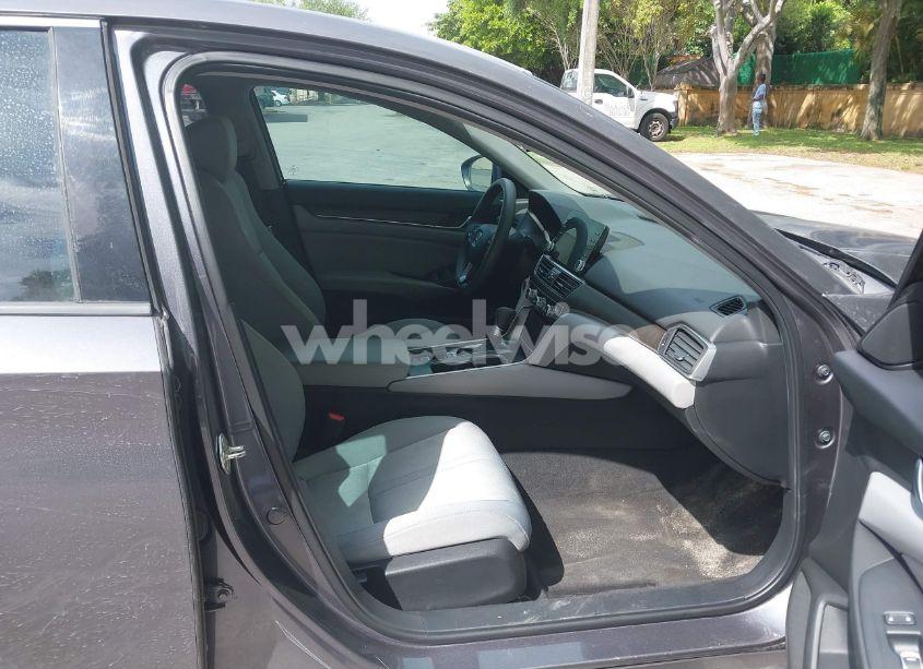 Photo 5 of 2018 Honda Accord EX (VIN 1HGCV1F47JA083910)