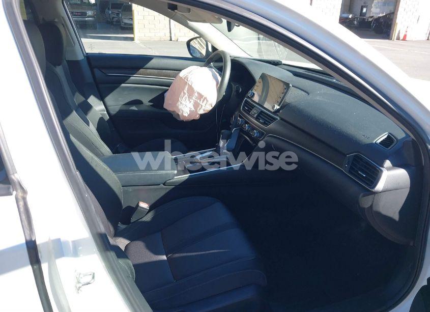 Photo 5 of 2018 Honda Accord EX (VIN 1HGCV1F47JA086984)