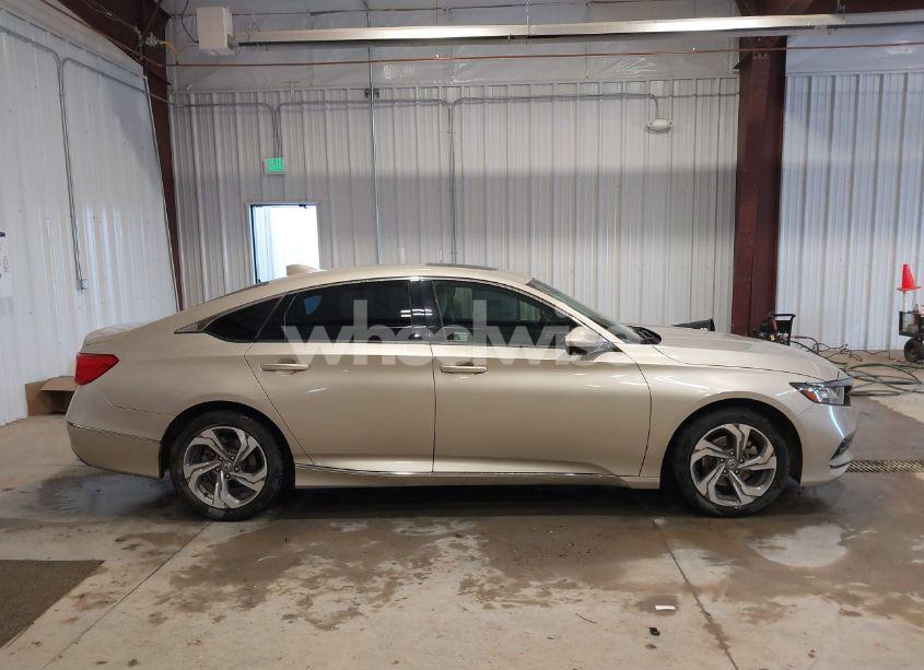 Photo 13 of 2018 Honda Accord EX (VIN 1HGCV1F47JA133995)