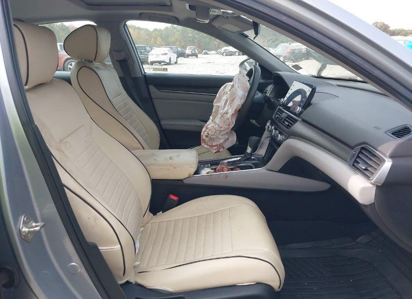 Photo 5 of 2019 Honda Accord EX (VIN 1HGCV1F47KA105986)