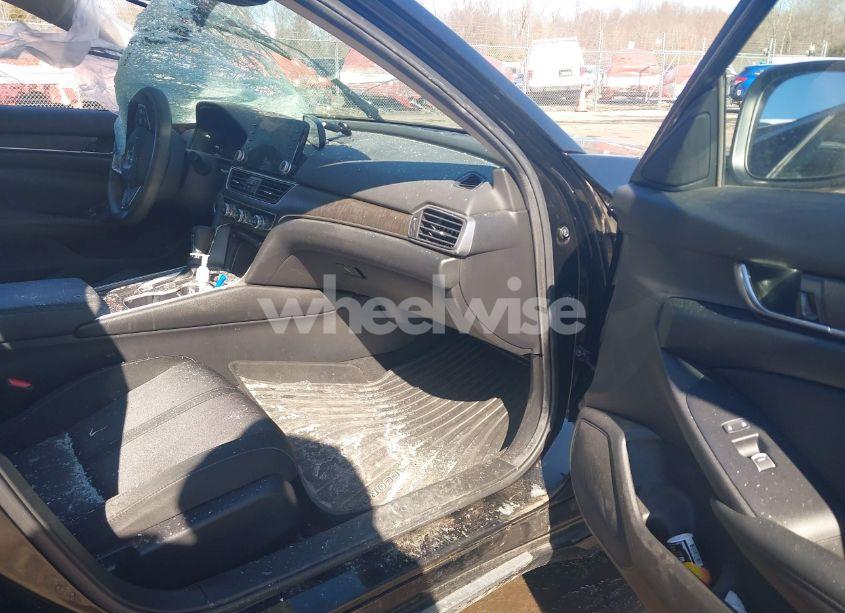 Photo 5 of 2019 Honda Accord EX (VIN 1HGCV1F47KA151124)