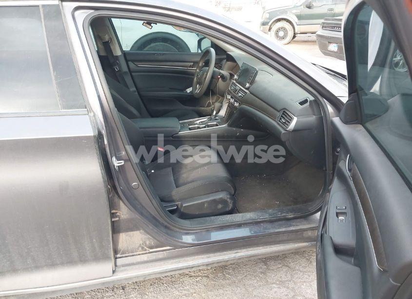 Photo 5 of 2018 Honda Accord EX (VIN 1HGCV1F48JA006852)