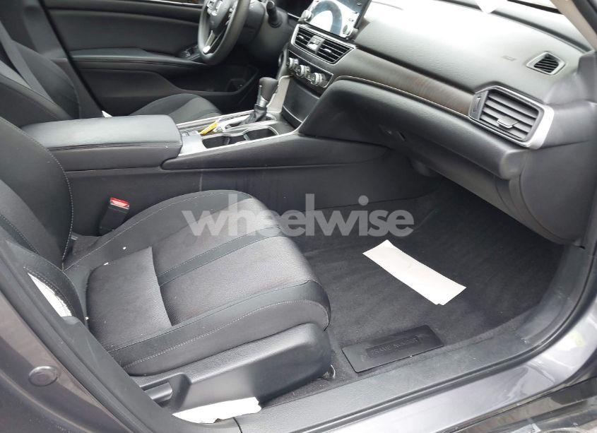 Photo 5 of 2018 Honda Accord EX (VIN 1HGCV1F48JA249397)