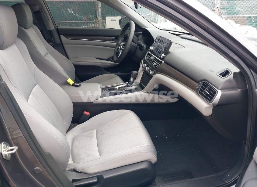 Photo 5 of 2019 Honda Accord EX (VIN 1HGCV1F49KA102636)