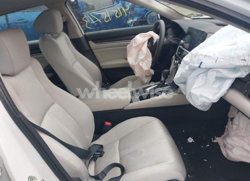 Photo 5 of 2018 Honda Accord EX (VIN 1HGCV1F4XJA032479)