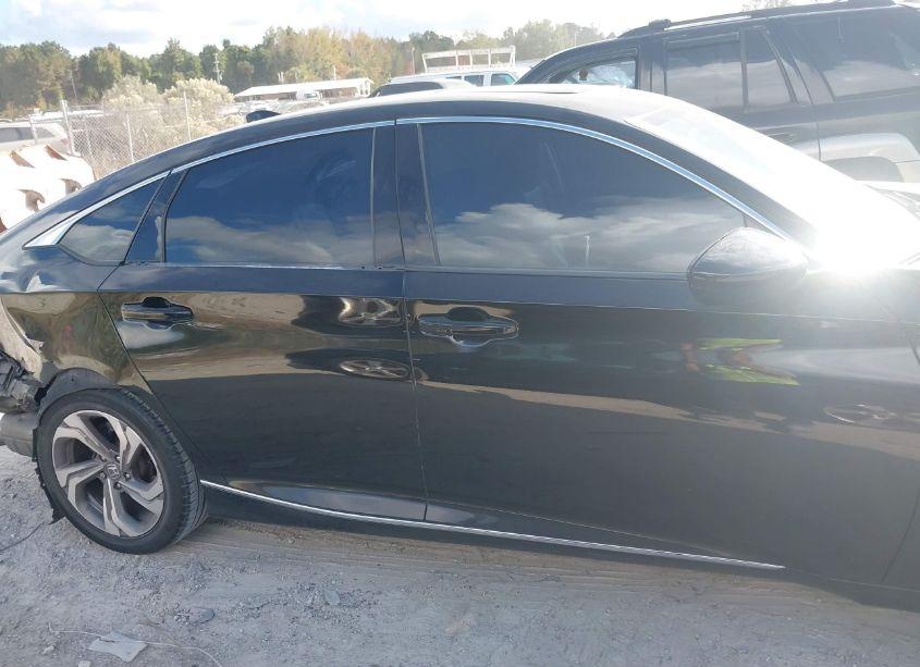 Photo 13 of 2018 Honda Accord EX (VIN 1HGCV1F4XJA037861)