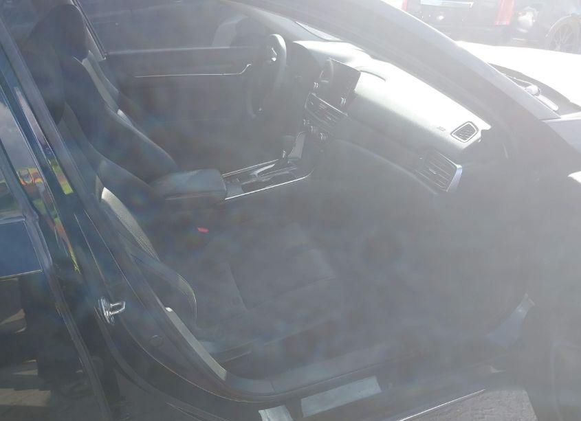 Photo 5 of 2018 Honda Accord EX (VIN 1HGCV1F4XJA037861)