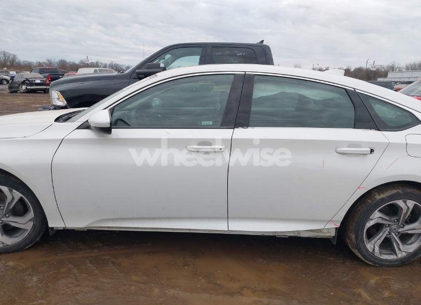 Photo 15 of 2018 Honda Accord EX (VIN 1HGCV1F4XJA143212)