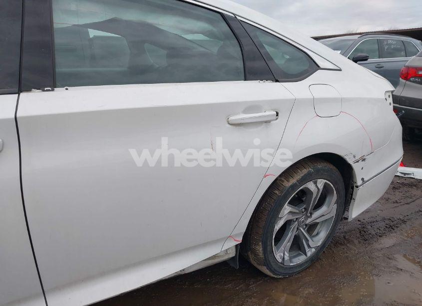 Photo 18 of 2018 Honda Accord EX (VIN 1HGCV1F4XJA143212)