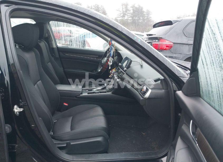 Photo 5 of 2018 Honda Accord EX (VIN 1HGCV1F4XJA171396)