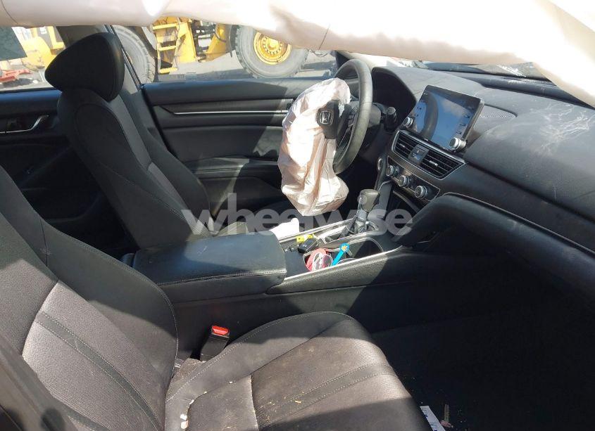 Photo 5 of 2018 Honda Accord EX (VIN 1HGCV1F4XJA216692)