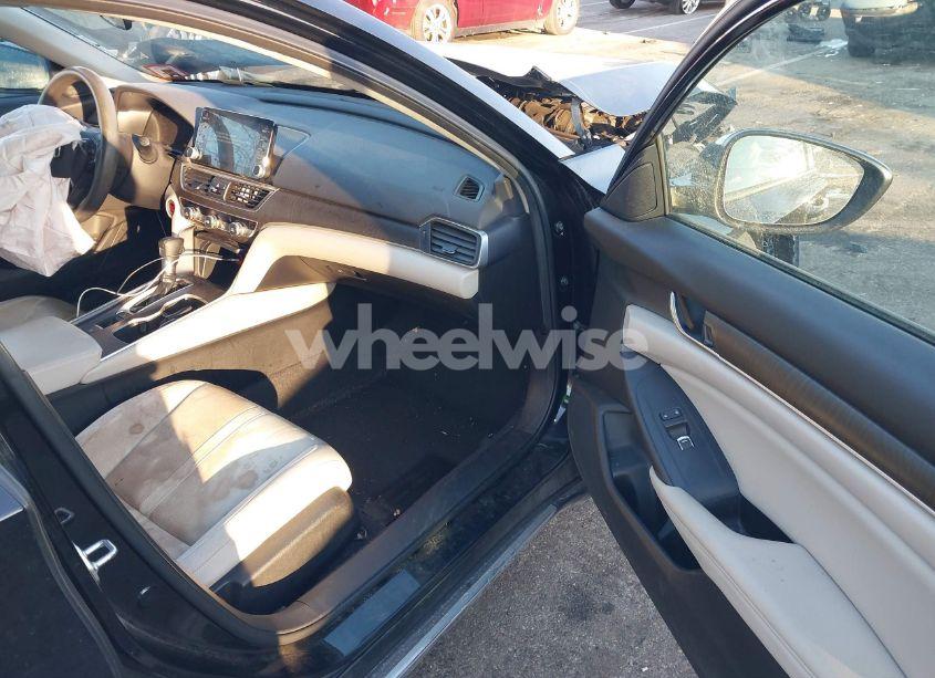 Photo 5 of 2018 Honda Accord EX (VIN 1HGCV1F4XJA254410)