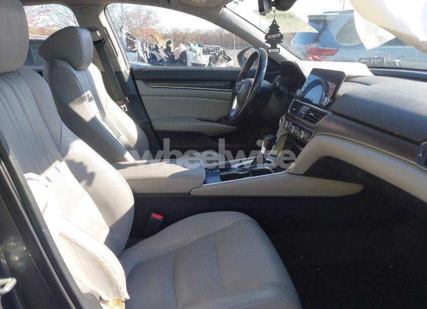 Photo 5 of 2018 Honda Accord EX-L (VIN 1HGCV1F50JA085250)