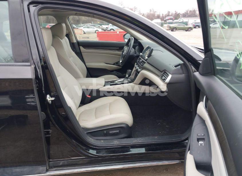 Photo 5 of 2018 Honda Accord EX-L (VIN 1HGCV1F50JA088522)