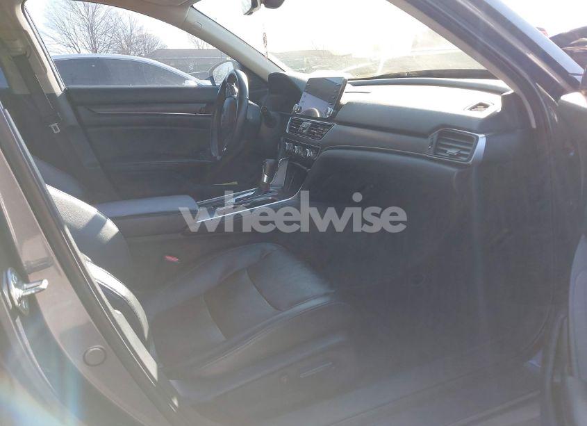 Photo 5 of 2018 Honda Accord EX-L (VIN 1HGCV1F50JA110034)