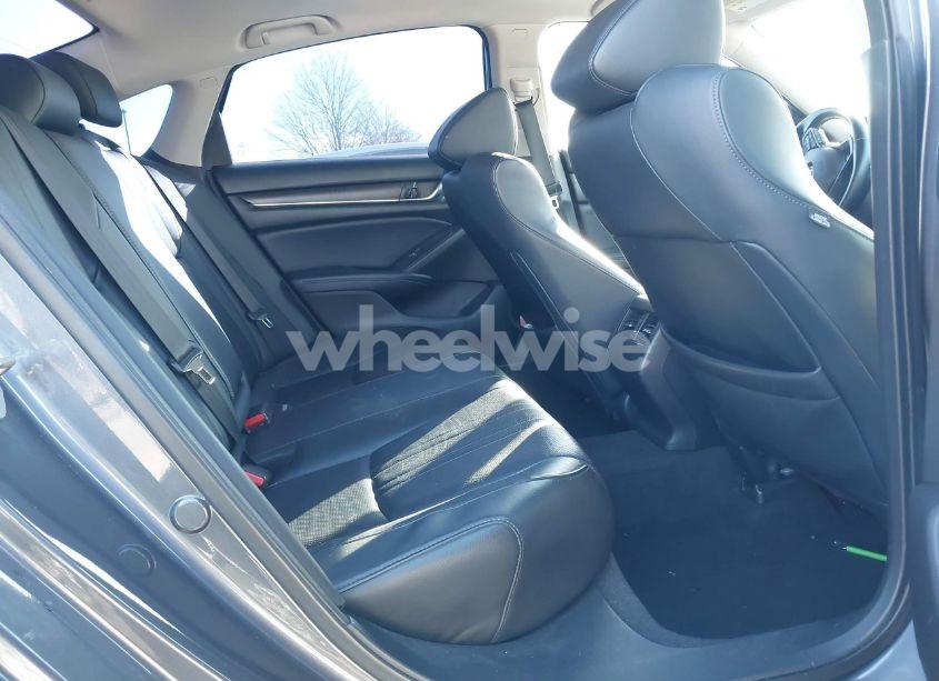 Photo 8 of 2018 Honda Accord EX-L (VIN 1HGCV1F50JA110034)