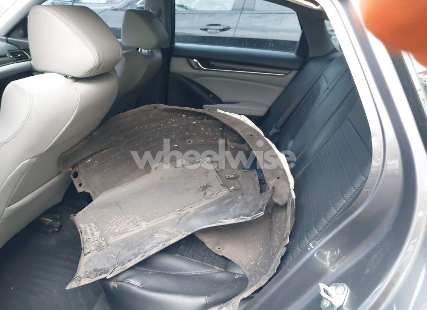 Photo 8 of 2018 Honda Accord EX-L (VIN 1HGCV1F50JA231985)