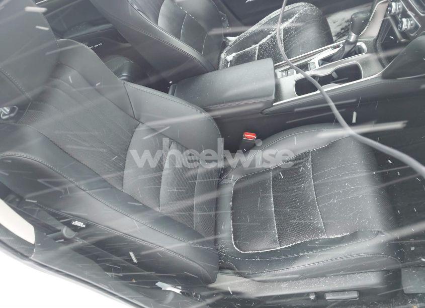 Photo 5 of 2018 Honda Accord EX-L (VIN 1HGCV1F51JA084589)