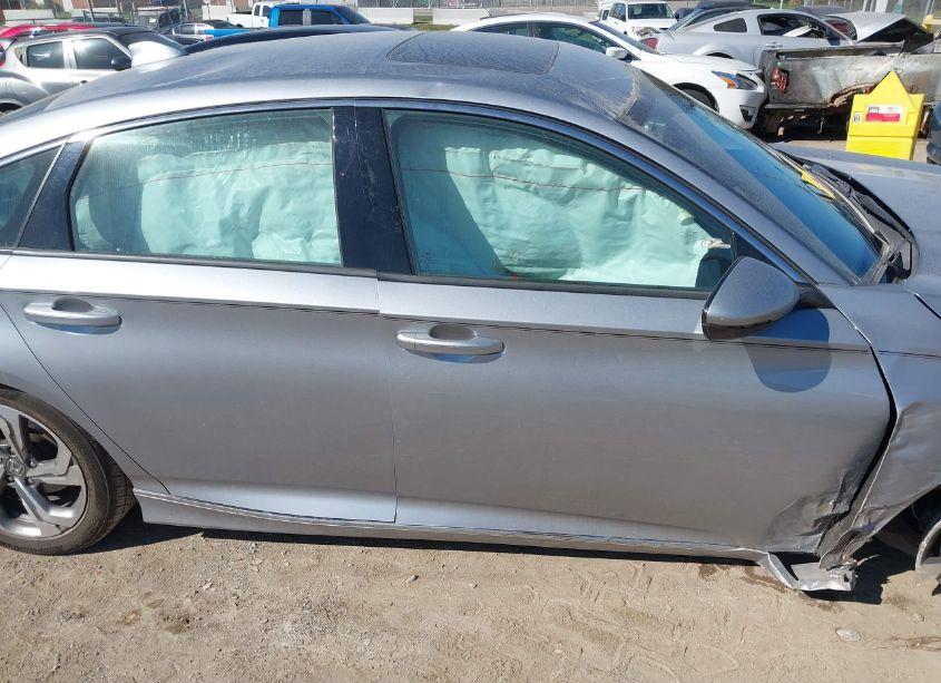 Photo 14 of 2018 Honda Accord EX-L (VIN 1HGCV1F51JA105098)