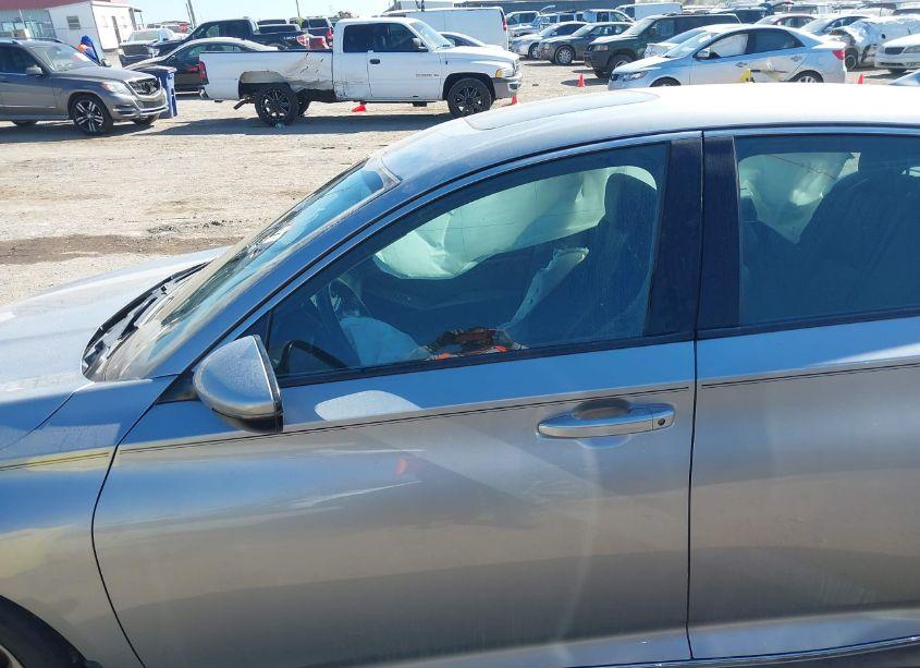 Photo 15 of 2018 Honda Accord EX-L (VIN 1HGCV1F51JA105098)