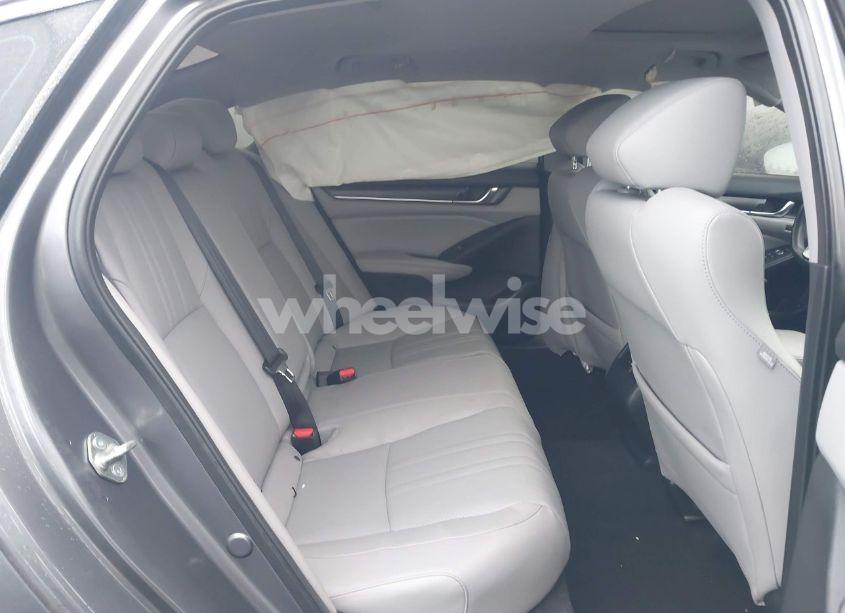 Photo 8 of 2018 Honda Accord EX-L (VIN 1HGCV1F51JA153491)