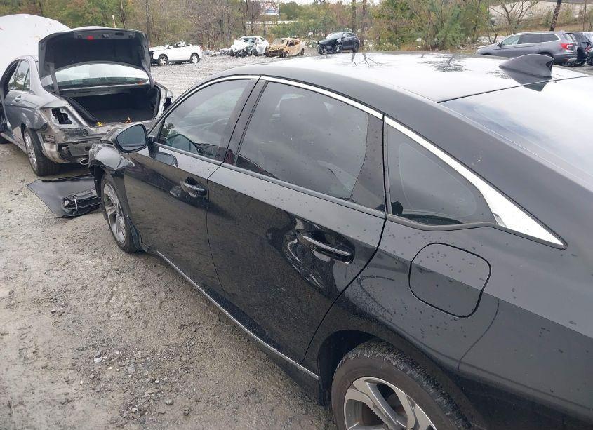 Photo 14 of 2018 Honda Accord EX-L (VIN 1HGCV1F51JA261013)