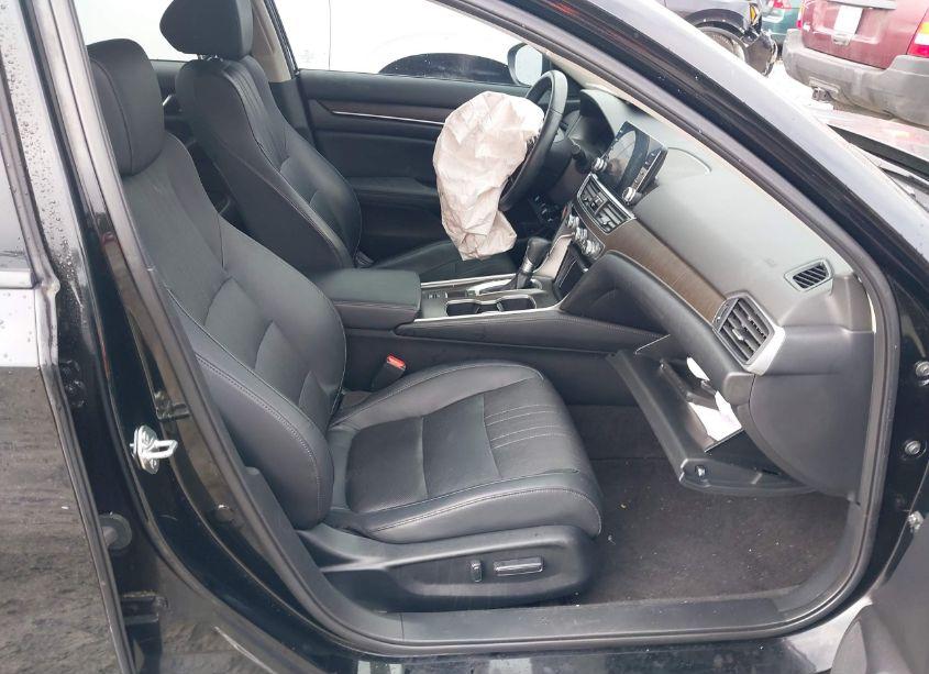 Photo 5 of 2018 Honda Accord EX-L (VIN 1HGCV1F51JA261013)