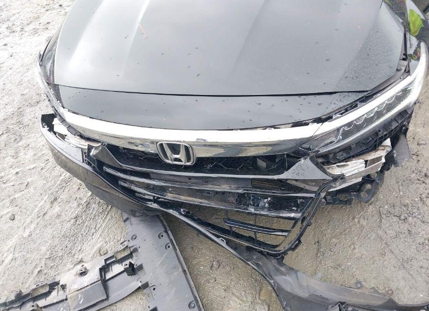 Photo 6 of 2018 Honda Accord EX-L (VIN 1HGCV1F51JA261013)