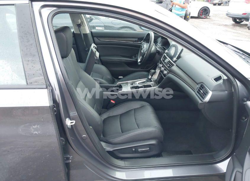 Photo 5 of 2022 Honda Accord EX-L (VIN 1HGCV1F51NA071640)